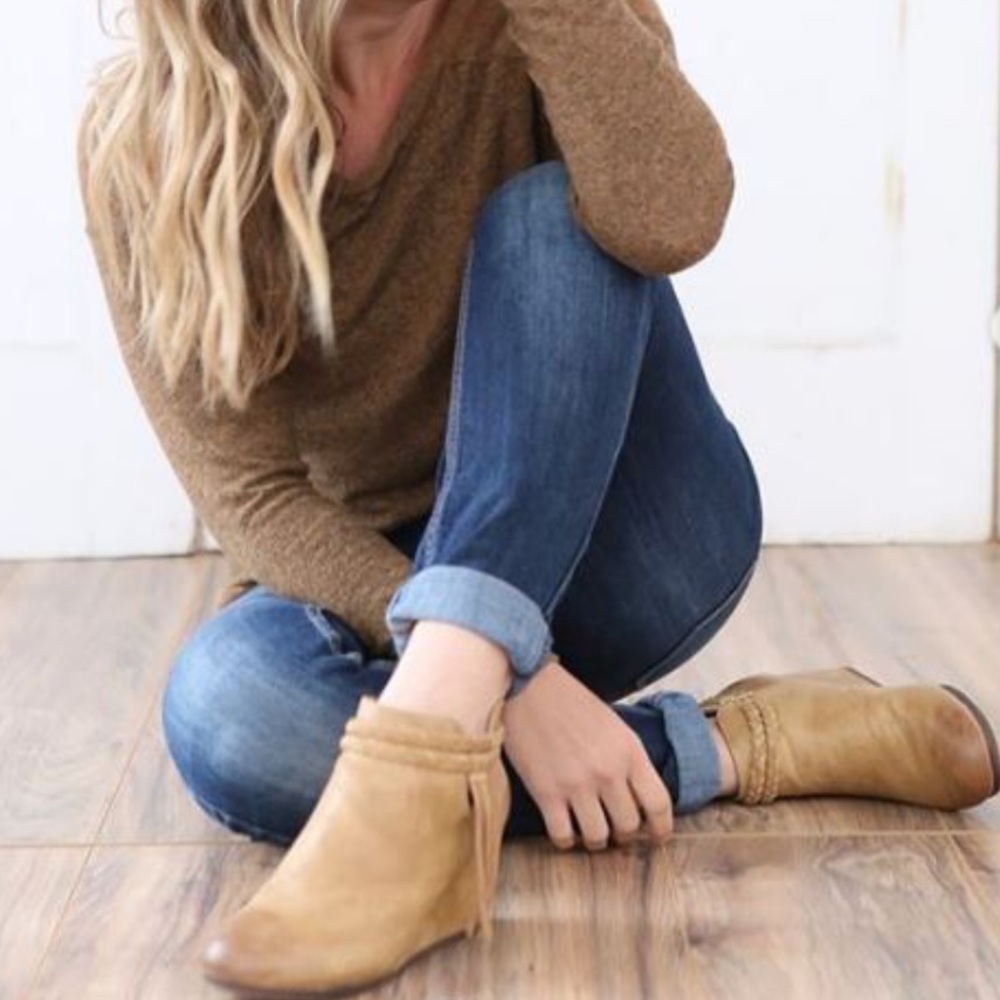 Size 6.5 And SZ 9 Beige Wedge - Picture 2 of 3